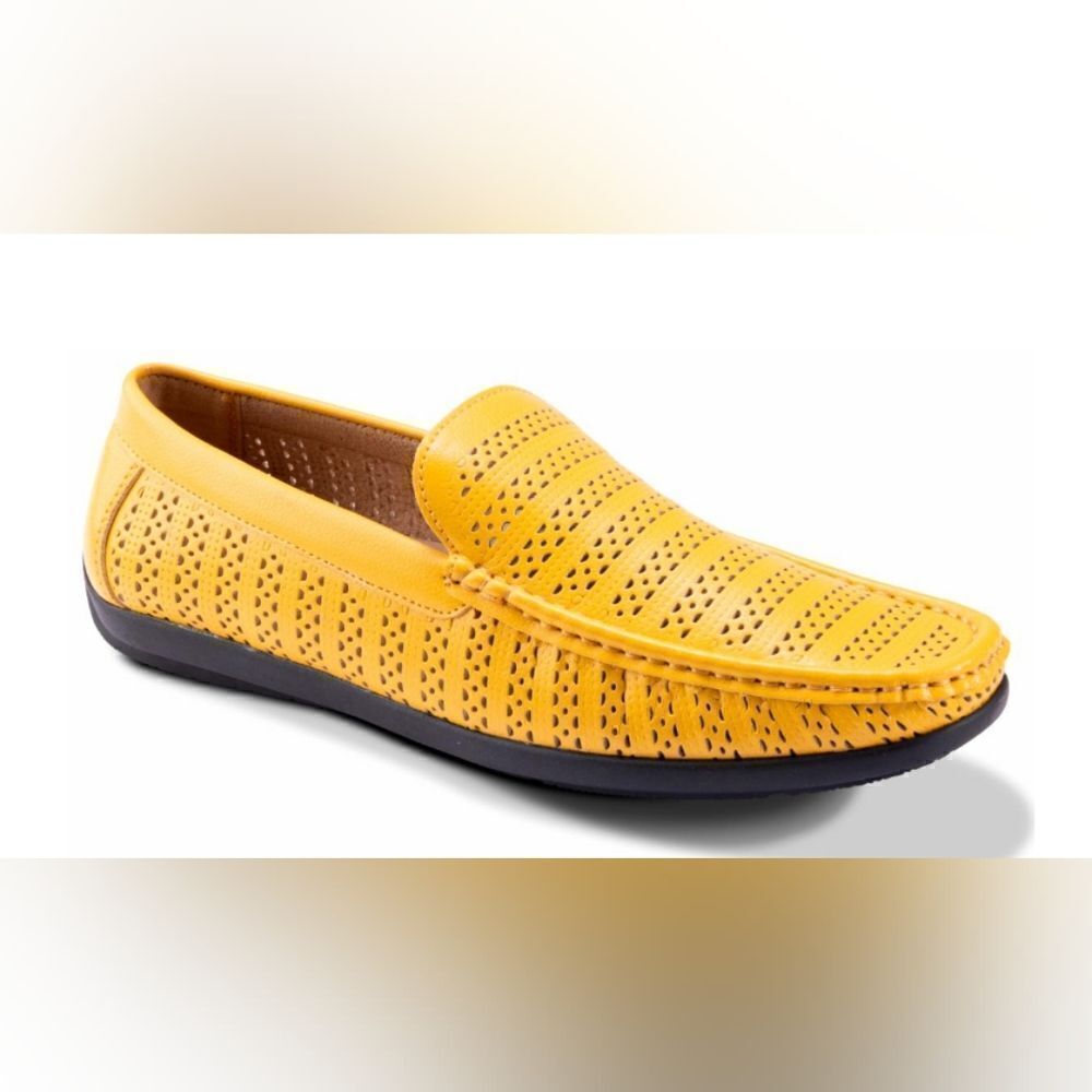 MONTIQUE MEN'S CANARY PERFORATED DRIVING SHOE S22.